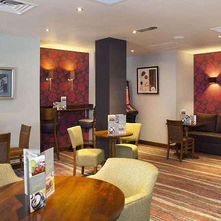 Premier Inn Camberley Exterior foto