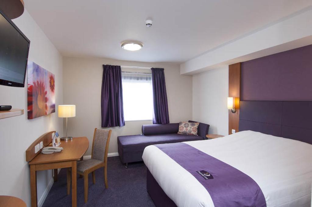Premier Inn Camberley Zimmer foto