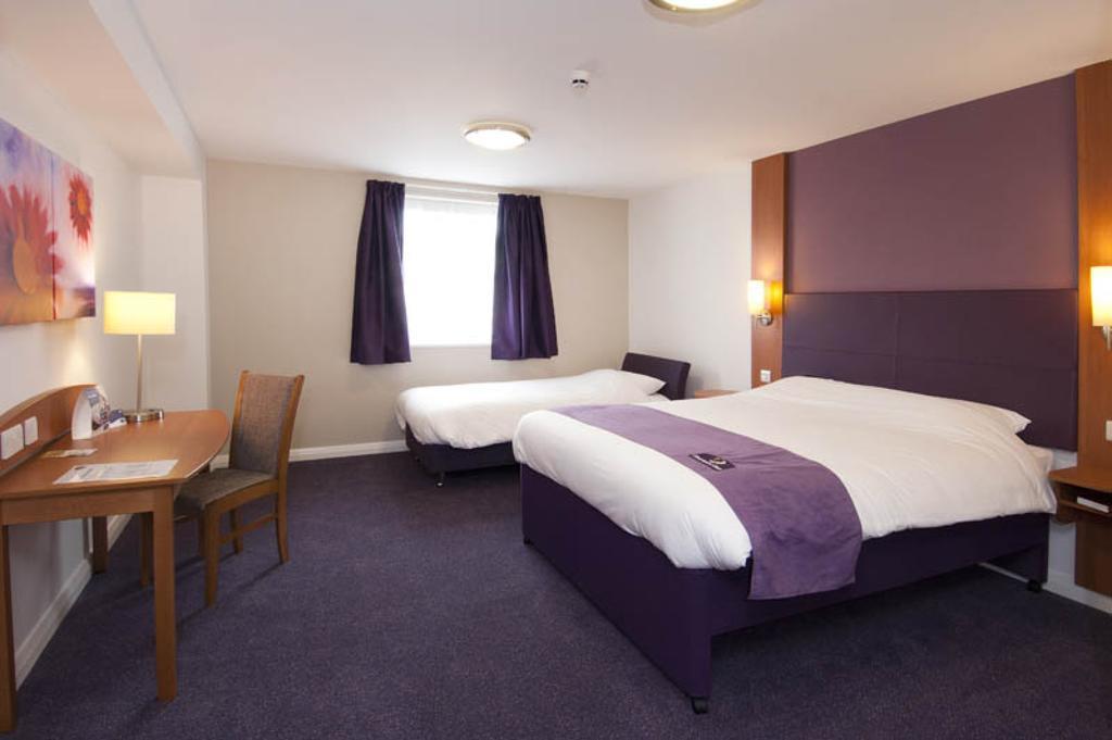 Premier Inn Camberley Zimmer foto