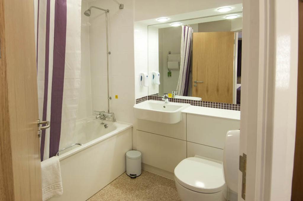 Premier Inn Camberley Zimmer foto