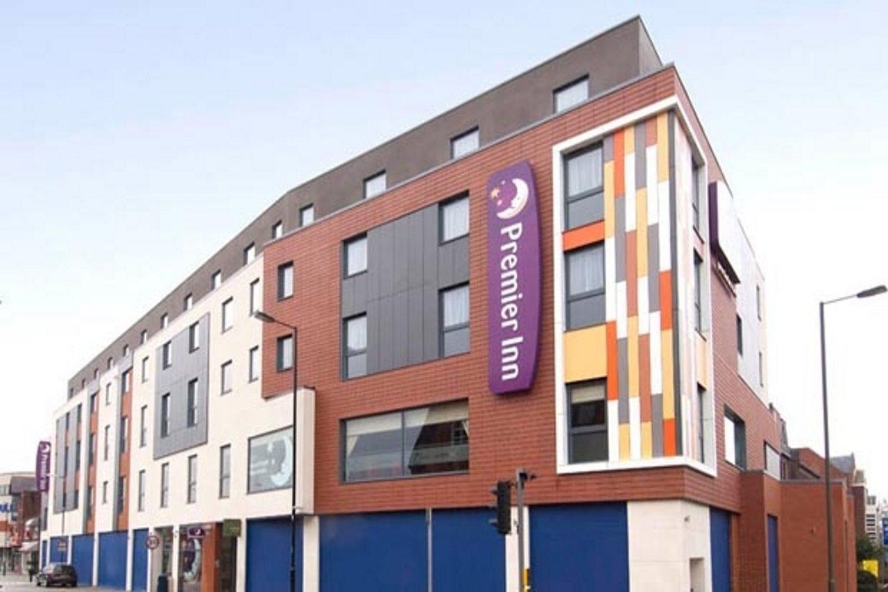 Premier Inn Camberley Exterior foto